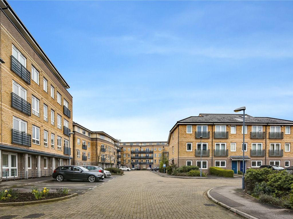 2 bed flat to rent in Crowngate House, 2 Hereford Road, London E3 Zoopla