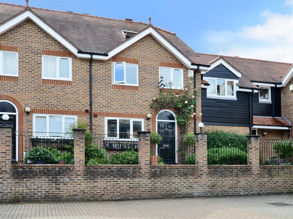 4 bed town house to rent in Harvest Lane, Thames Ditton KT7 Zoopla