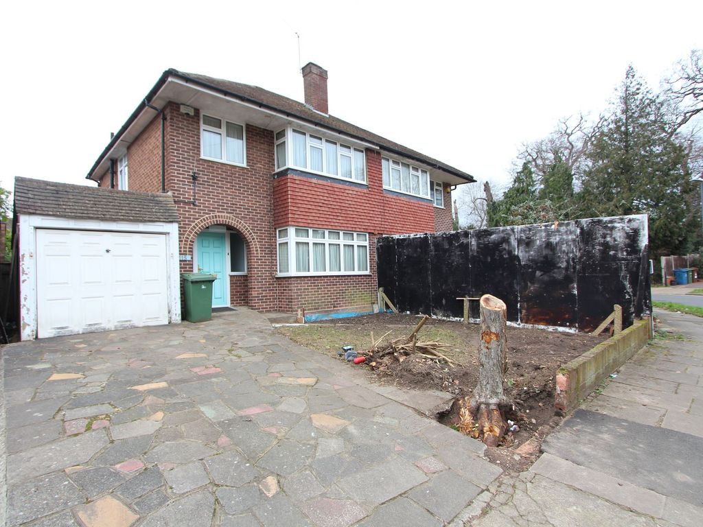 3 bed semidetached house to rent in Cheyneys Avenue, Edgware HA8, £