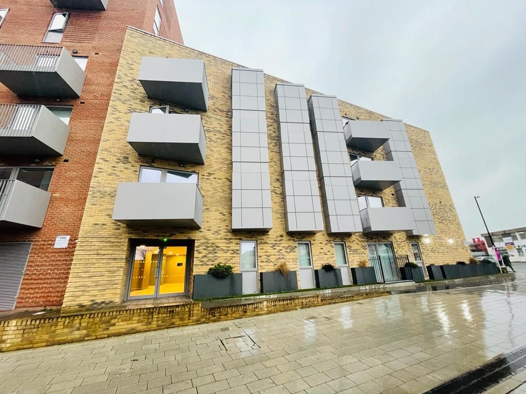 2 bed flat to rent in Petersfield Avenue, Slough SL2 Zoopla