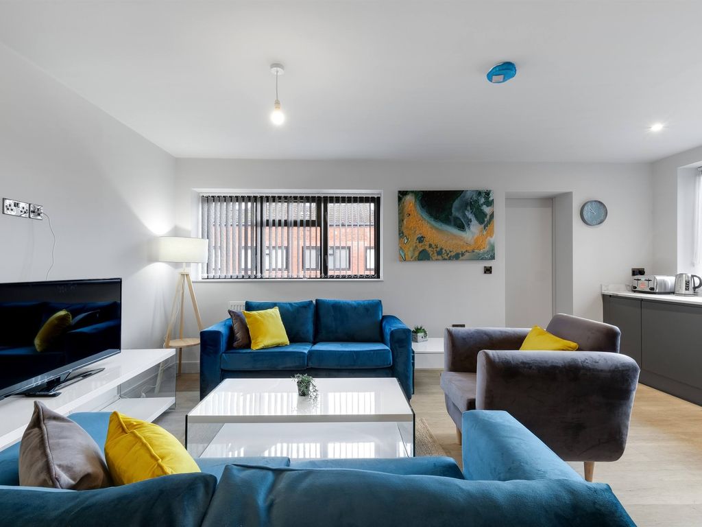 3 bed flat for sale in Walker Avenue, Wolverton Mill, Milton Keynes
