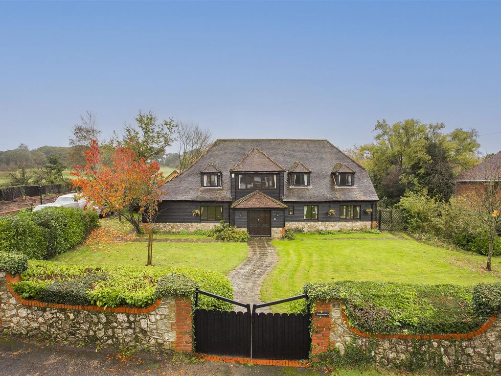 4 bed detached house for sale in East Street, Addington, West Malling