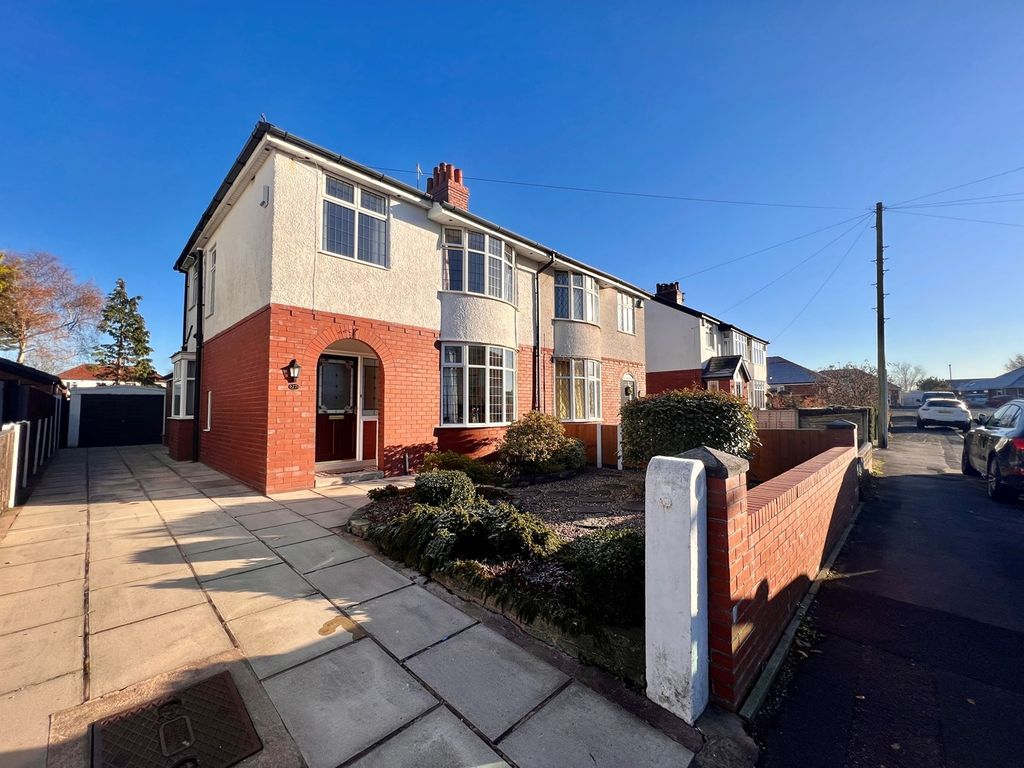 3 bed semidetached house for sale in Chesmere Drive, Penwortham