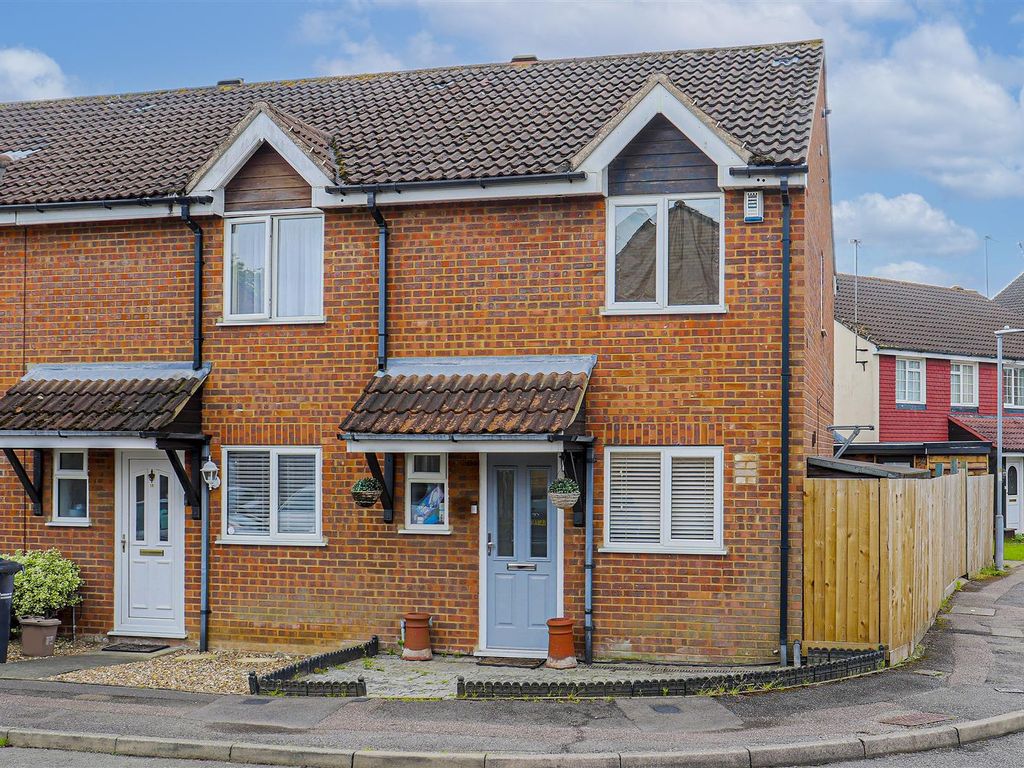 2 bed end terrace house for sale in Cranleigh Close, Cheshunt, Waltham