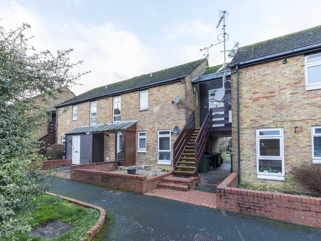 2 bed flat for sale in Red Admiral Street, Horsham RH12, £210,000 Zoopla
