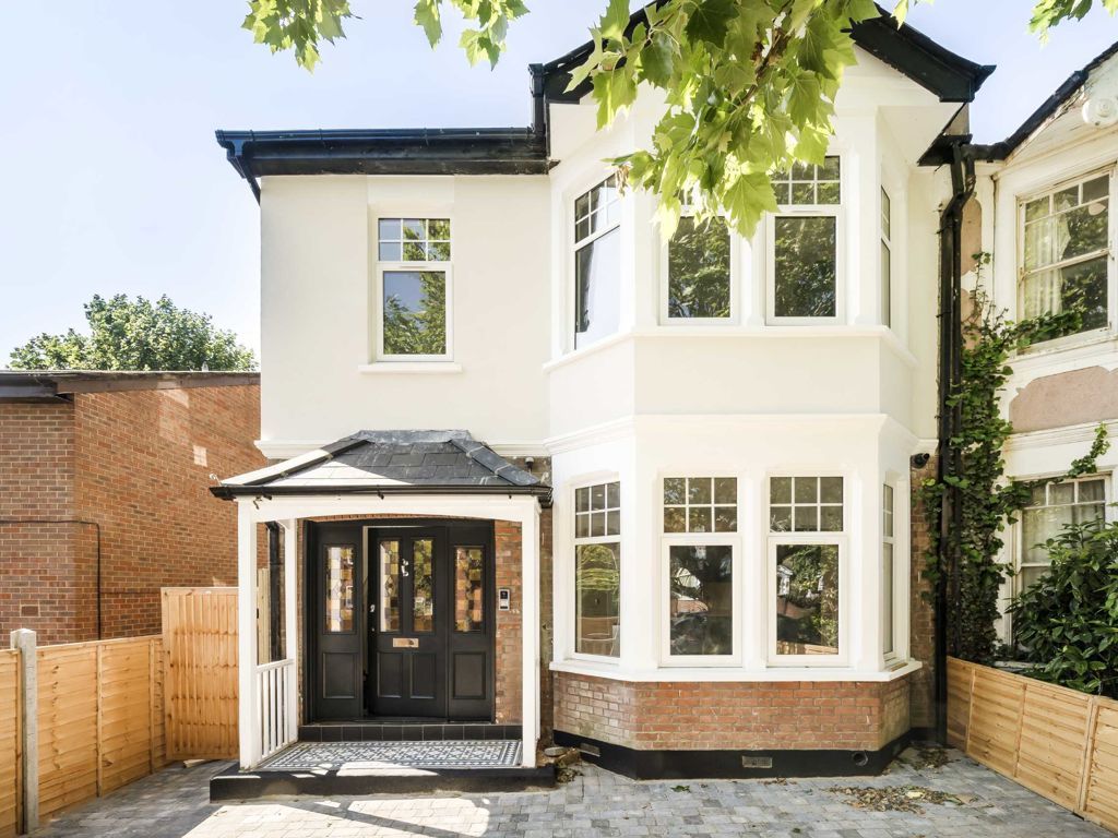 2 bed flat for sale in Lynton Terrace, Lynton Road, London W3, £495,000