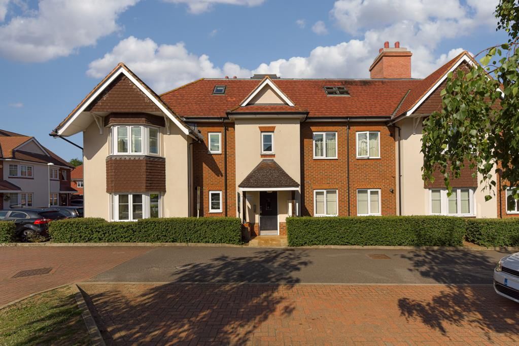 2 bed flat for sale in Poplar Road, Esher KT10 Zoopla