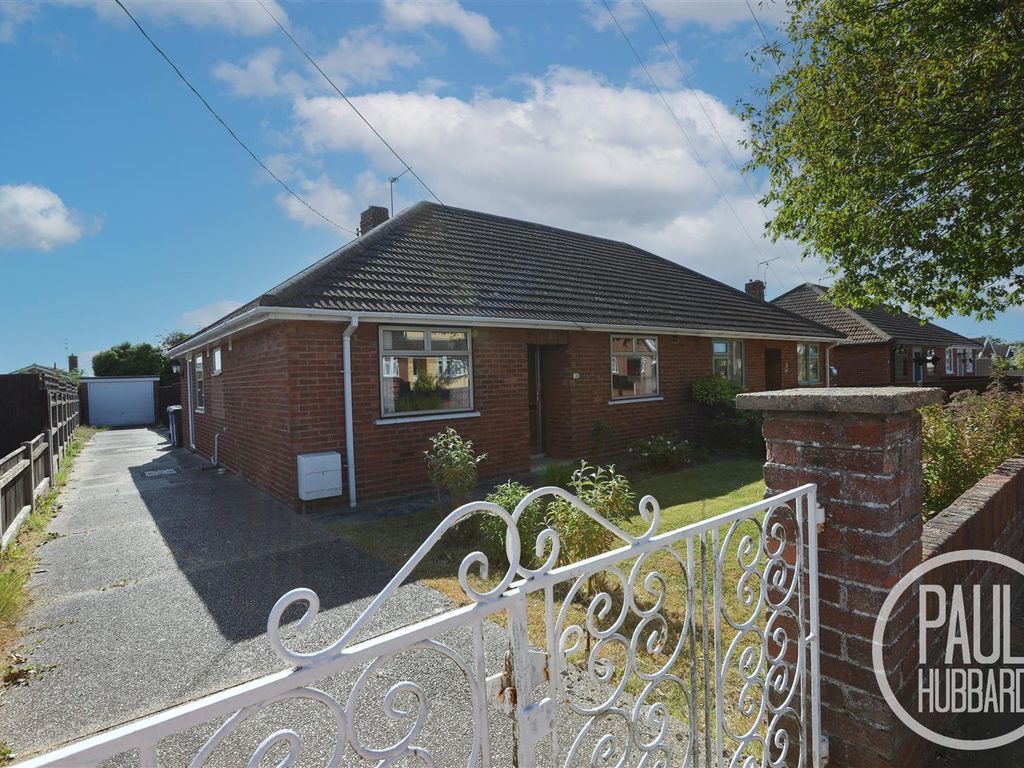 2 bed semidetached bungalow for sale in Highland Way, Lowestoft NR33