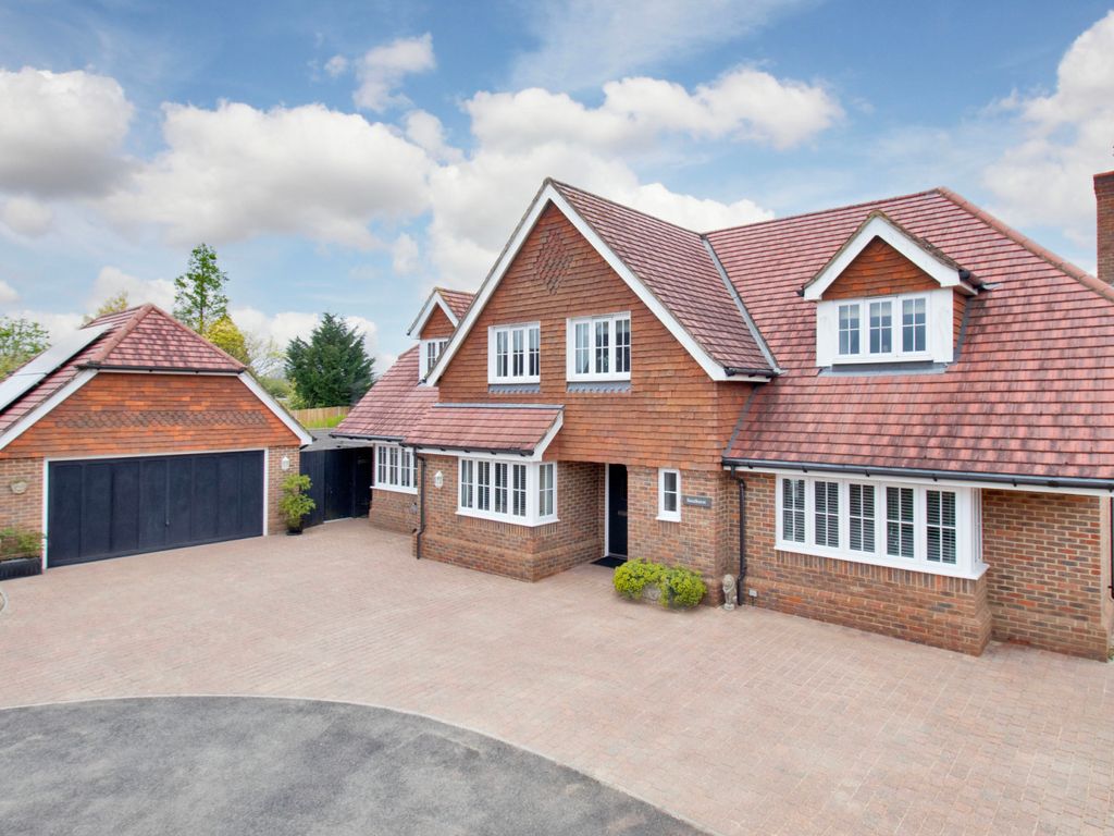 5 bed detached house for sale in Chart Road, Sutton Valence, Maidstone