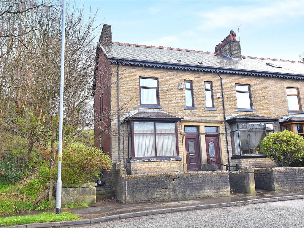4 bed end terrace house for sale in Manchester Road, Castleton