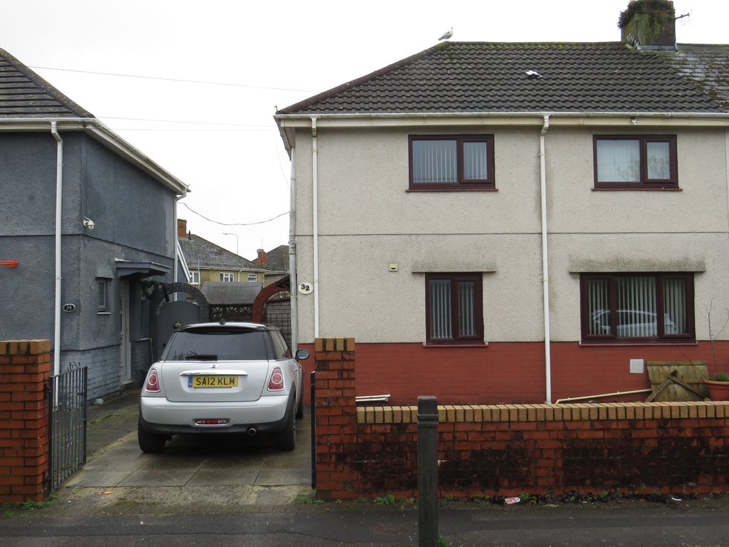 3 bed semidetached house for sale in School Road, Llanelli SA15, £