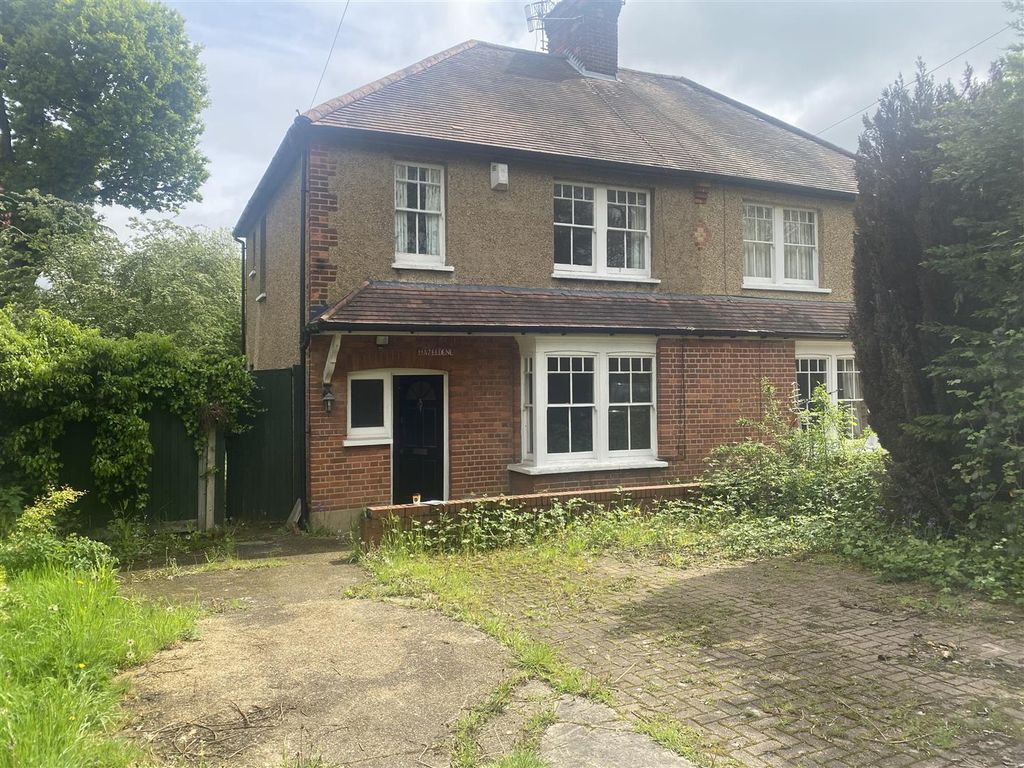 3 bed semidetached house for sale in St. Albans Road, South Mimms