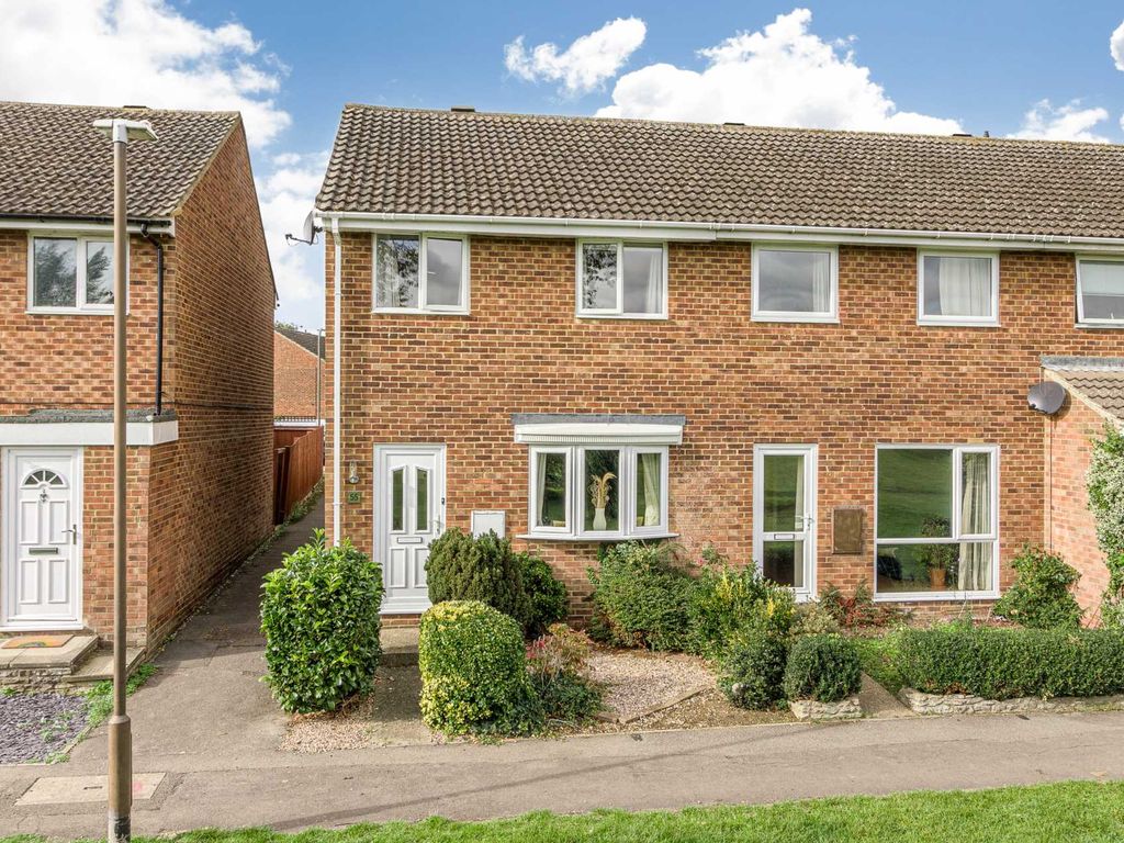 3 bed end terrace house for sale in Carroll Close, Newport Pagnell MK16