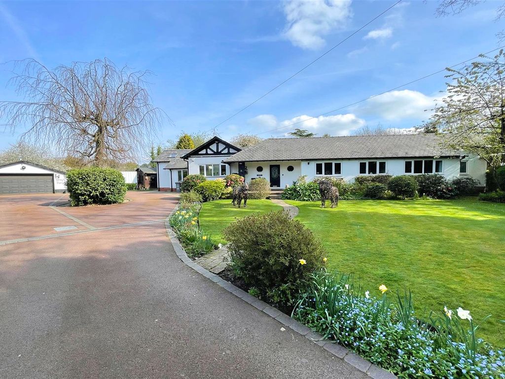3 bed detached bungalow for sale in Brookwood Avenue, Sale M33 Zoopla