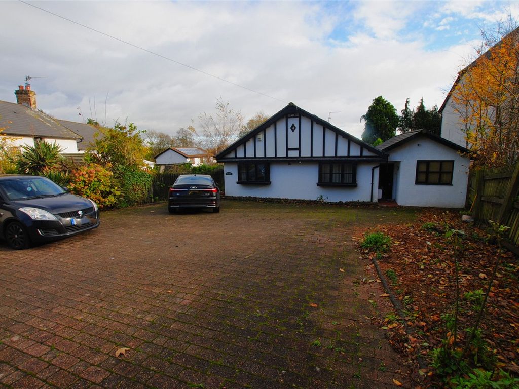 4 bed country house for sale in Cummings Farm, Newport Road, Old St