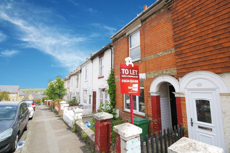 3 bed terraced house to rent in Magpie Hall Road, Chatham ME4 Zoopla