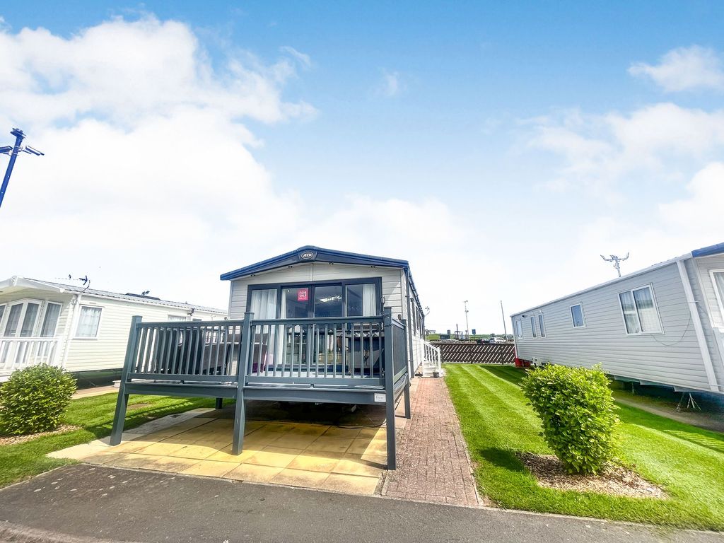 2 bed mobile/park home for sale in St. Marks Court, Wellwood Street