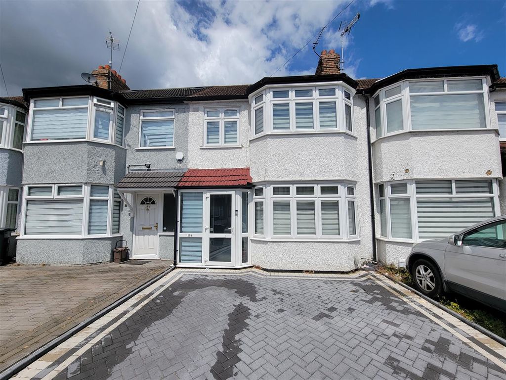 3 bed terraced house for sale in New Park Avenue, London N13, £550,000