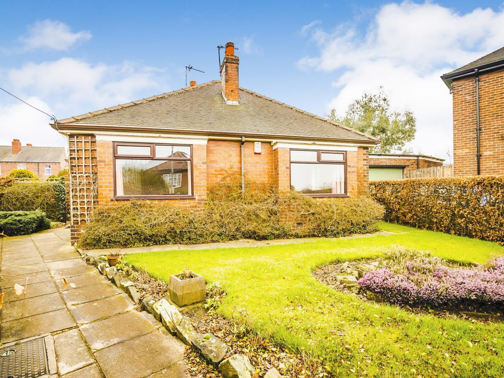 2 bed bungalow for sale in Belle Isle Drive, Wakefield, West Yorkshire