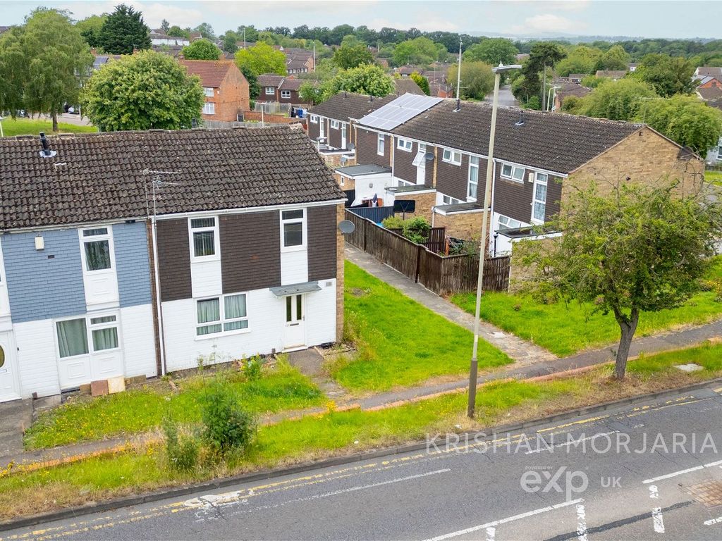 3 bed semidetached house for sale in Goodwood Road, Leicester LE5, £