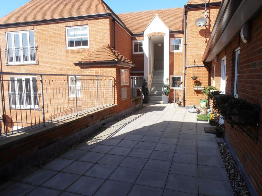 2 bed flat to rent in Limborough Road, Wantage OX12 Zoopla