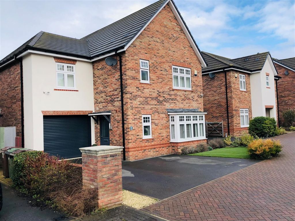 4 bed detached house for sale in The Old Gardens, Outwood, Wakefield