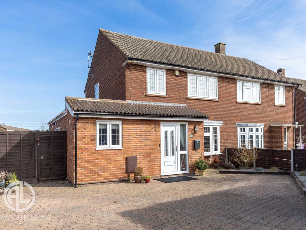 3 bed semidetached house for sale in Western Close, Letchworth Garden