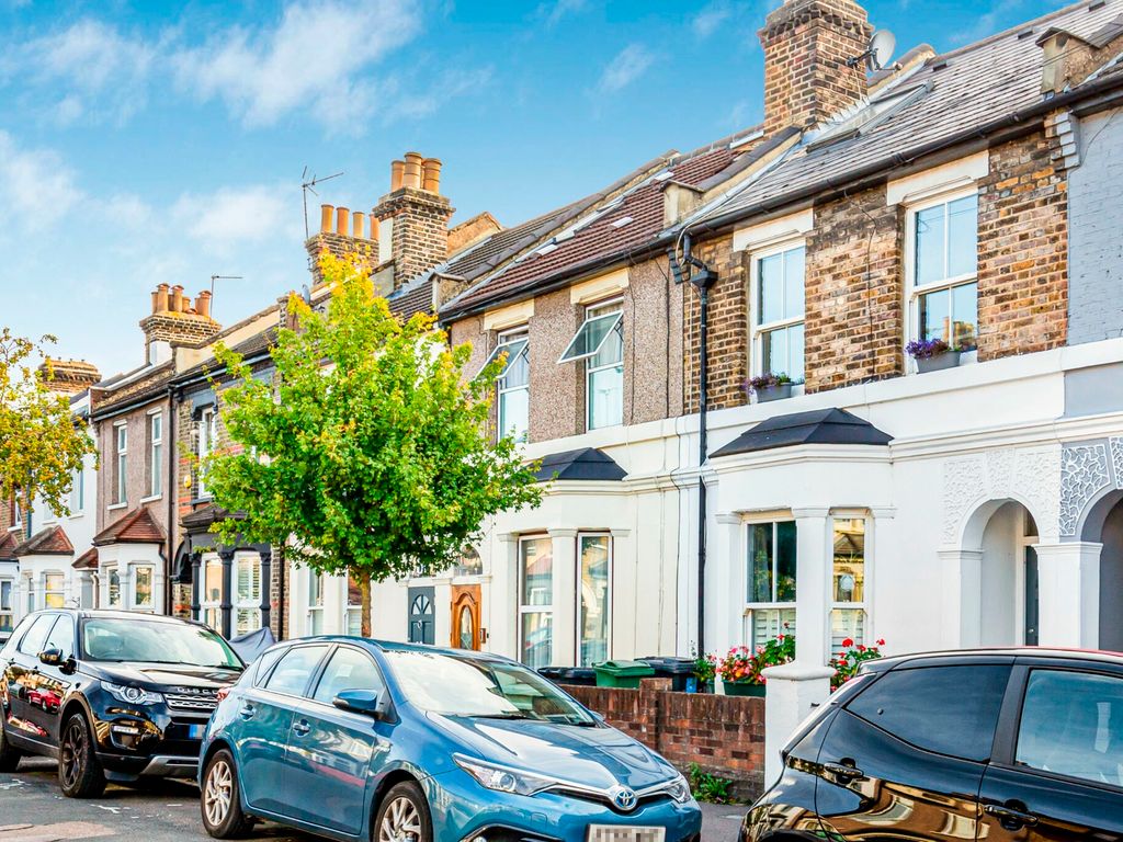 4 bed terraced house to rent in Ashville Road, London E11 Zoopla