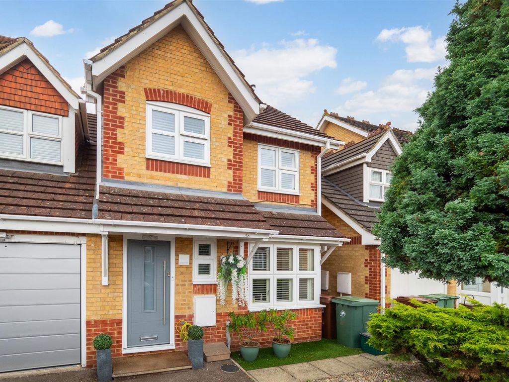 5 bed linkdetached house for sale in Hadleigh Drive, Belmont, Sutton