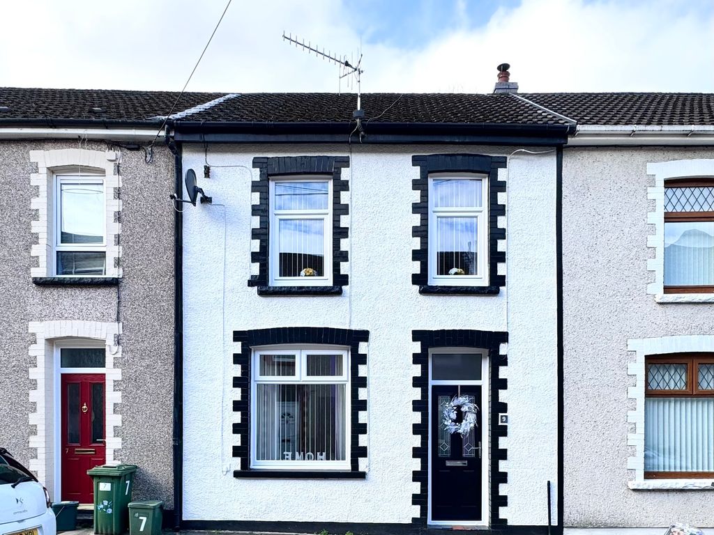 3 bed terraced house for sale in Abergwawr Place, Aberaman, Aberdare