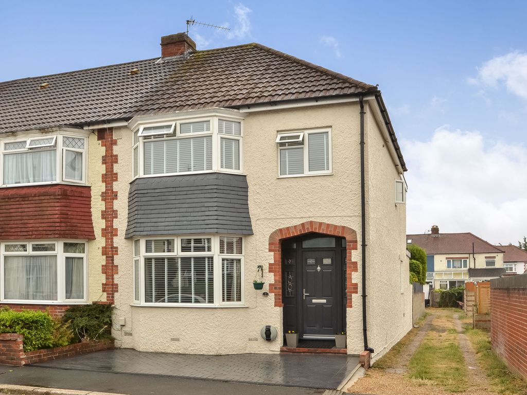 4 bed end terrace house for sale in Langdale Avenue, Cosham, Portsmouth