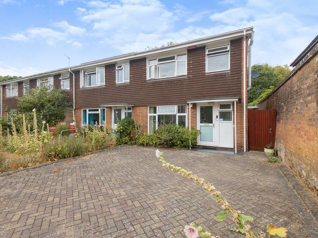 4 bed end terrace house for sale in Oakmount Avenue, Southampton SO17