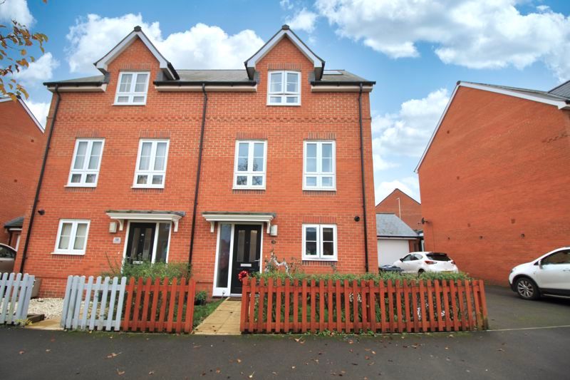 3 bed town house for sale in Kingsman Drive, Botley, Southampton SO32