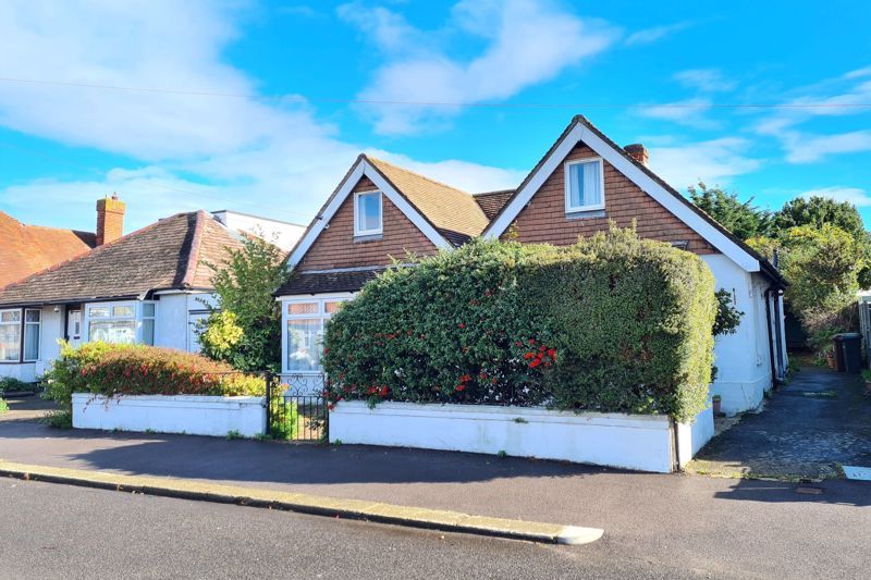 3 bed detached bungalow for sale in Russell Road, LeeOnTheSolent