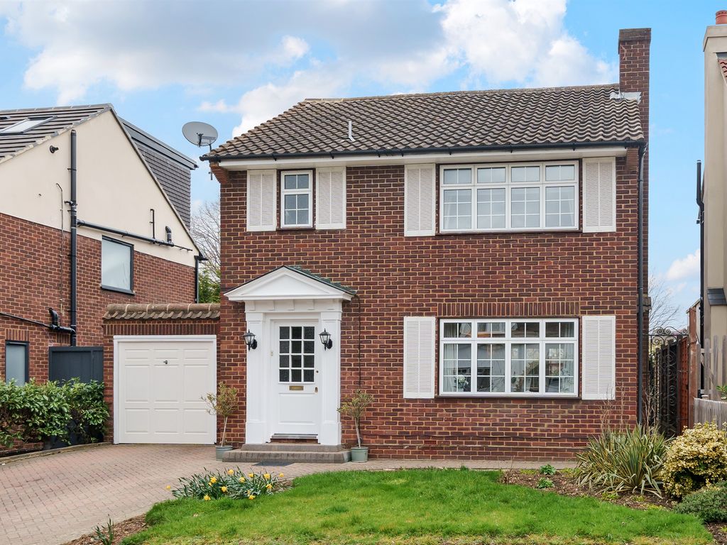3 bed detached house for sale in Fairview Road, The Ridgeway, Enfield