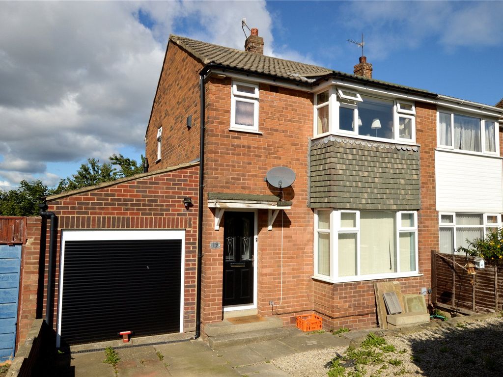 3 bed semidetached house for sale in Spring Valley Croft, Leeds, West