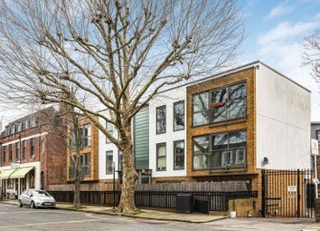 Thumbnail Flat for sale in Coleman Fields, London