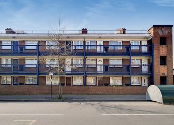 Thumbnail Flat for sale in Essex Road South, London