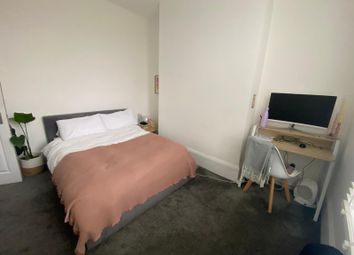 Thumbnail Room to rent in House-Share/Bills Excluded/Victoria Park Road, London