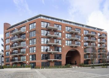 3 Bedrooms Flat to rent in Amphion House, 5 Thunderer Walk SE18