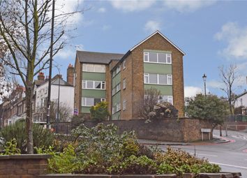 2 Bedrooms Flat for sale in Dennis Court, Dartmouth Hill, London SE10