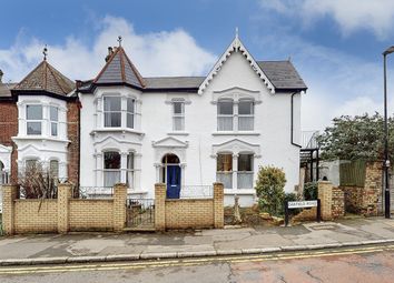 Thumbnail Flat to rent in Oakfield Road, London