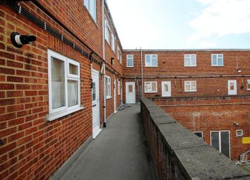 2 Bedrooms Maisonette to rent in Desborough Road, High Wycombe HP11