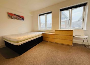 Thumbnail Room to rent in St. Davids Square, London