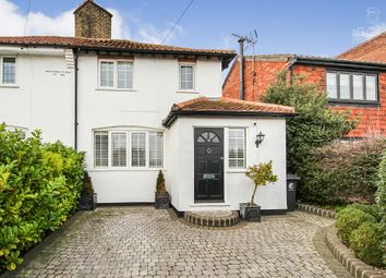 2 Bedrooms Semi-detached house for sale in Wroths Path, Loughton IG10