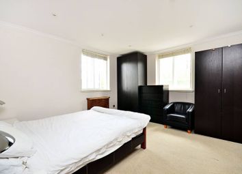 3 Bedrooms Flat to rent in Marlborough Court, South Kensington W8