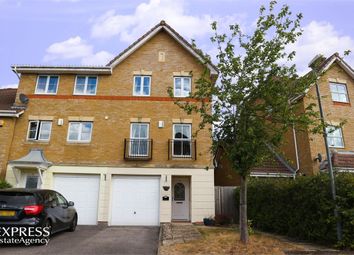 3 Bedrooms Semi-detached house for sale in Arklay Close, Uxbridge, Greater London UB8