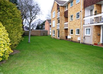 Thumbnail 2 bed flat to rent in Wykeham Crescent, Oxford