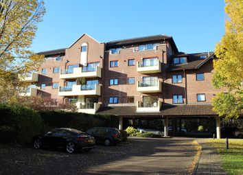 Thumbnail Flat to rent in Ray Park Road, Maidenhead