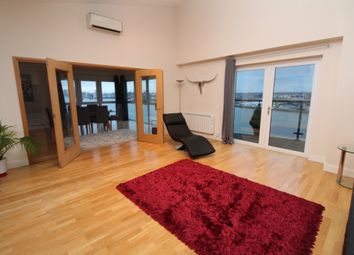 3 Bedrooms Flat to rent in Mast Quay House, Woolwich SE18